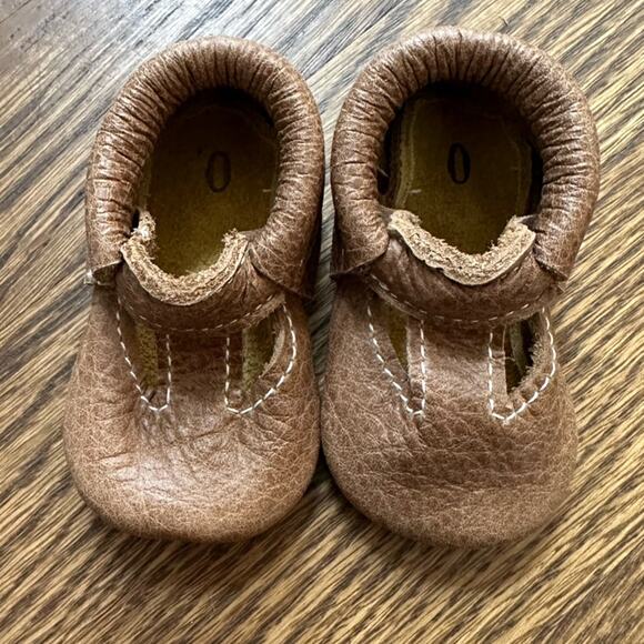 Nomies leather t-strap baby booties, NWT, tan size 0 - Picture 2 of 4